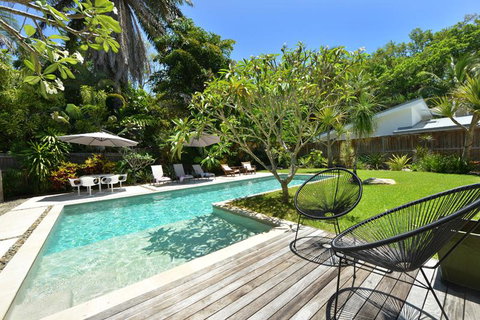 Jamaica Beach House - Sunshine Coast Guide 4