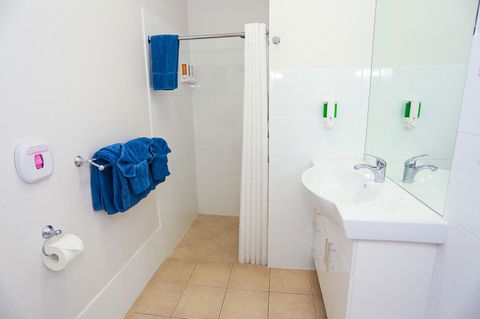 Port Douglas Motel - Sunshine Coast Guide 13