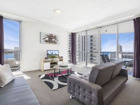 Beach Stay - Ocean & Riverview Resort Chevron Renaissance Central Surfers Paradise - Sunshine Coast Guide 3