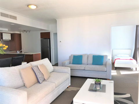 Beach Stay - Ocean & Riverview Resort Chevron Renaissance Central Surfers Paradise - Sunshine Coast Guide 19