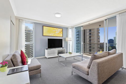 Beach Stay - Ocean & Riverview Resort Chevron Renaissance Central Surfers Paradise - Sunshine Coast Guide 7