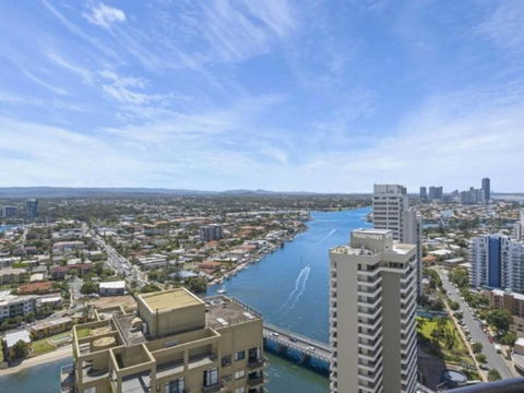 Beach Stay - Ocean & Riverview Resort Chevron Renaissance Central Surfers Paradise - Sunshine Coast Guide 15
