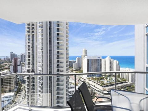 Beach Stay - Ocean & Riverview Resort Chevron Renaissance Central Surfers Paradise - Sunshine Coast Guide 25