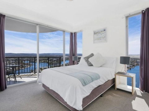 Beach Stay - Ocean & Riverview Resort Chevron Renaissance Central Surfers Paradise - Sunshine Coast Guide 1