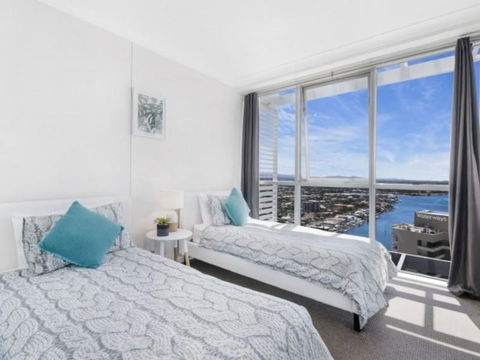 Beach Stay - Ocean & Riverview Resort Chevron Renaissance Central Surfers Paradise - Sunshine Coast Guide 2