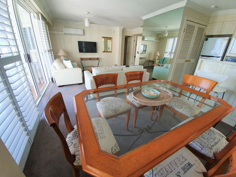Broadbeach Holiday Apartments - Sunshine Coast Guide 15