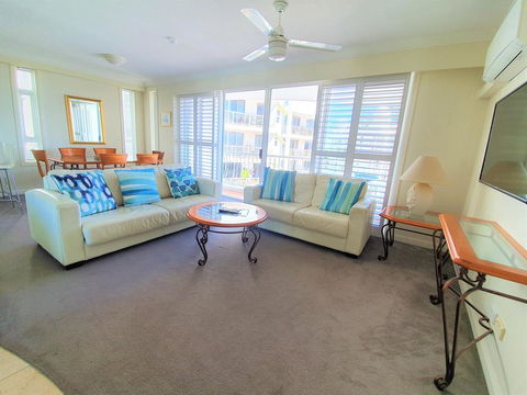 Broadbeach Holiday Apartments - Sunshine Coast Guide 17