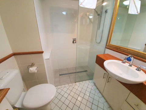 Broadbeach Holiday Apartments - Sunshine Coast Guide 26