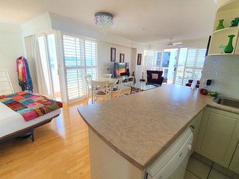 Broadbeach Holiday Apartments - Sunshine Coast Guide 9