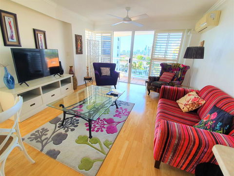 Broadbeach Holiday Apartments - Sunshine Coast Guide 4
