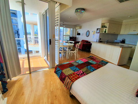 Broadbeach Holiday Apartments - Sunshine Coast Guide 25