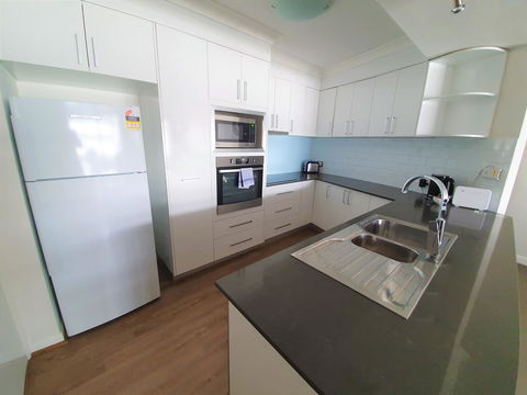 Broadbeach Holiday Apartments - Sunshine Coast Guide 10