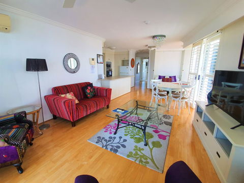 Broadbeach Holiday Apartments - Sunshine Coast Guide 22