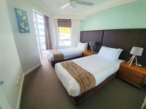 Broadbeach Holiday Apartments - Sunshine Coast Guide 7
