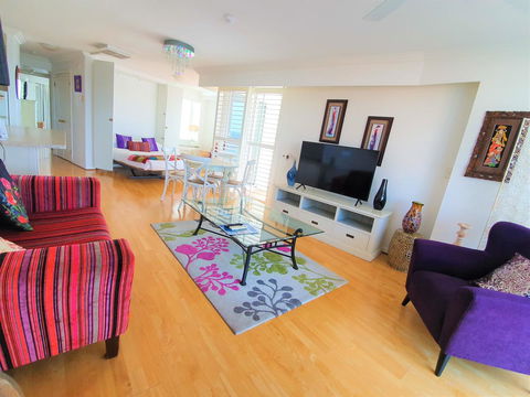 Broadbeach Holiday Apartments - Sunshine Coast Guide 24