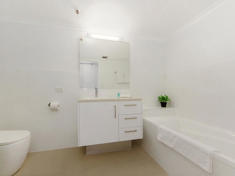Sunbird Beach Resort Main Beach - Sunshine Coast Guide 31