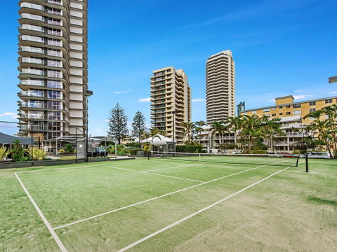 Sunbird Beach Resort Main Beach - Sunshine Coast Guide 41