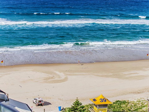 Sunbird Beach Resort Main Beach - Sunshine Coast Guide 22