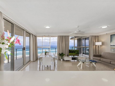 Sunbird Beach Resort Main Beach - Sunshine Coast Guide 18