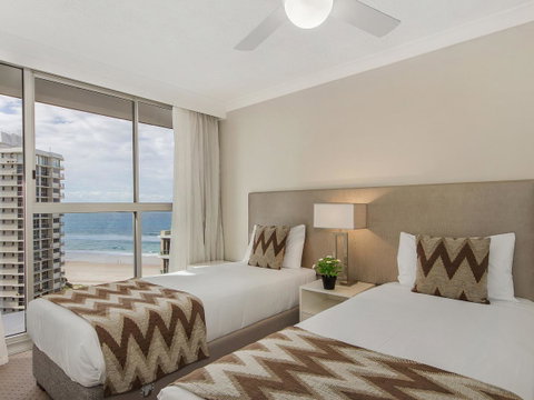 Sunbird Beach Resort Main Beach - Sunshine Coast Guide 23