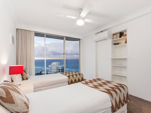 Sunbird Beach Resort Main Beach - Sunshine Coast Guide 13