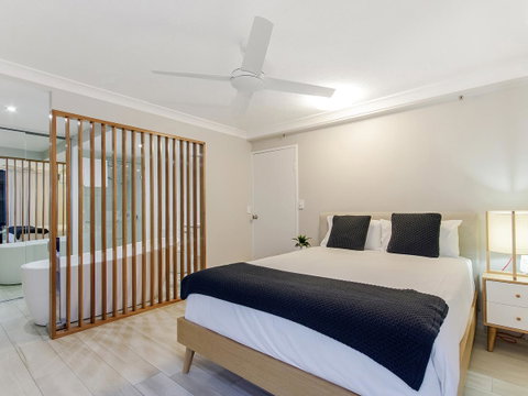 Sunbird Beach Resort Main Beach - Sunshine Coast Guide 7