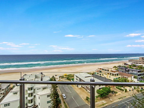 Sunbird Beach Resort Main Beach - Sunshine Coast Guide 3