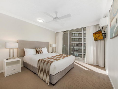 Sunbird Beach Resort Main Beach - Sunshine Coast Guide 24