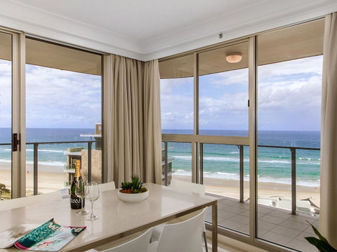 Sunbird Beach Resort Main Beach - Sunshine Coast Guide 17