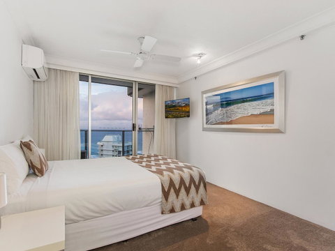Sunbird Beach Resort Main Beach - Sunshine Coast Guide 12