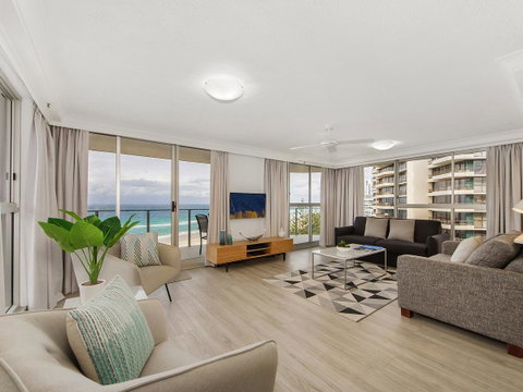 Sunbird Beach Resort Main Beach - Sunshine Coast Guide 26