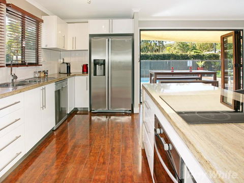 Beach House On Jones Parade, Central Coolum Beach - Sunshine Coast Guide 5
