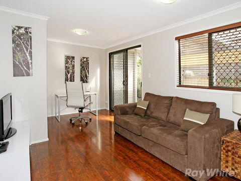 Beach House On Jones Parade, Central Coolum Beach - Sunshine Coast Guide 8