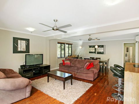 Beach House On Jones Parade, Central Coolum Beach - Sunshine Coast Guide 4