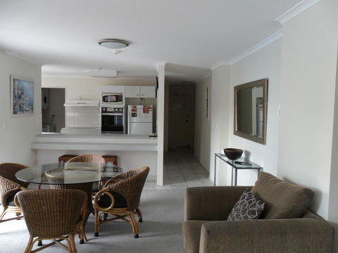 Grosvenor Beachfront Apartments Surfers Paradise - Sunshine Coast Guide 5