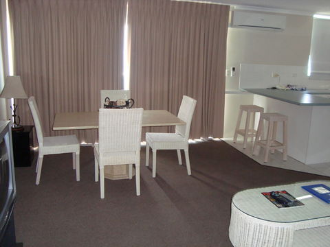 Grosvenor Beachfront Apartments Surfers Paradise - Sunshine Coast Guide 26