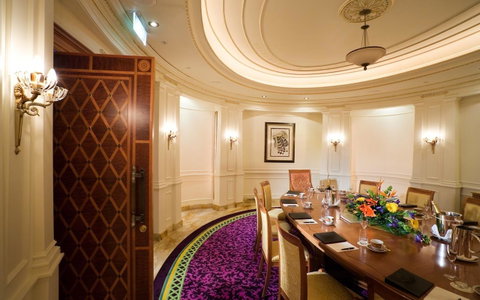 Imperial Hotel Gold Coast - Sunshine Coast Guide 38