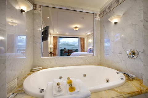 Imperial Hotel Gold Coast - Sunshine Coast Guide 6