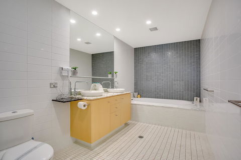 Aria Apartments - Sunshine Coast Guide 11