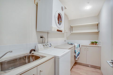Aria Apartments - Sunshine Coast Guide 37