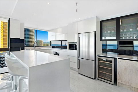 ULTIQA Beach Haven On Broadbeach - Sunshine Coast Guide 2