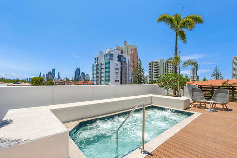Qube Broadbeach Ocean View Apartments - Sunshine Coast Guide 13