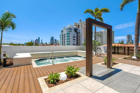 Qube Broadbeach Ocean View Apartments - Sunshine Coast Guide 12