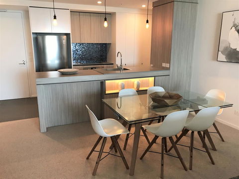 Qube Broadbeach Ocean View Apartments - Sunshine Coast Guide 26