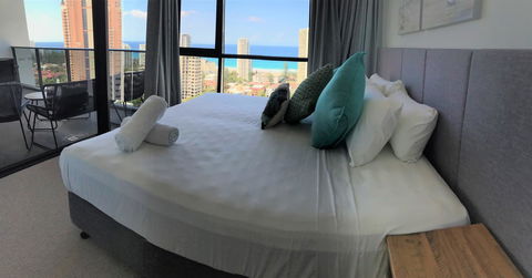 Qube Broadbeach Ocean View Apartments - Sunshine Coast Guide 23