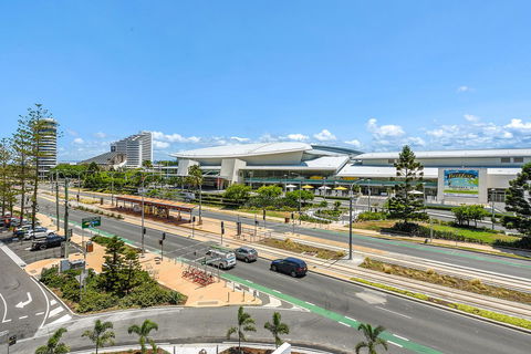 Qube Broadbeach Ocean View Apartments - Sunshine Coast Guide 2