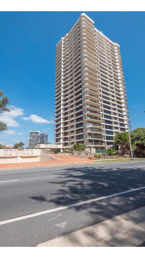 De Ville Apartments - Sunshine Coast Guide 38