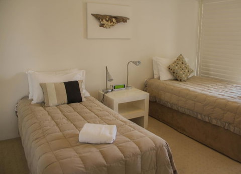 De Ville Apartments - Sunshine Coast Guide 1