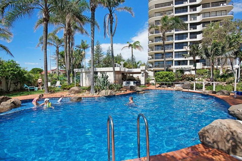 De Ville Apartments - Sunshine Coast Guide 0