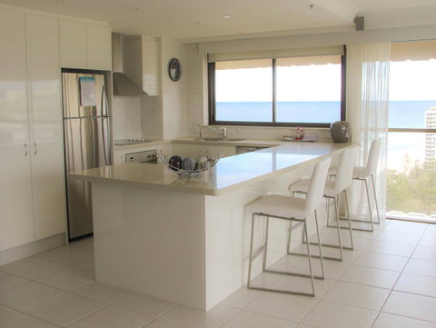 De Ville Apartments - Sunshine Coast Guide 13